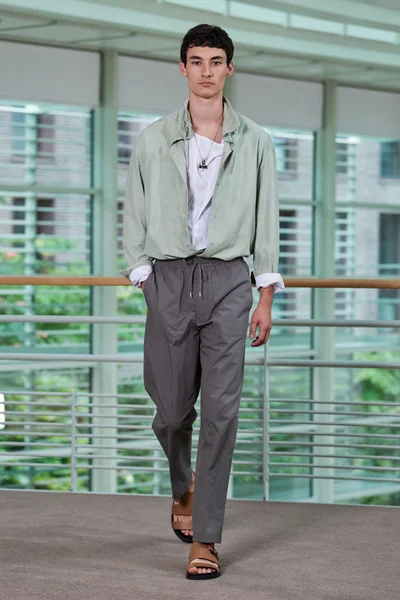 Look 18